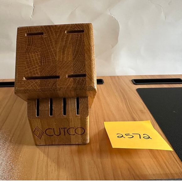 CUTCO Knife Block 8 Slot Oak Wood Made in USA Kitchen Holder Storage - Picture 1 of 8